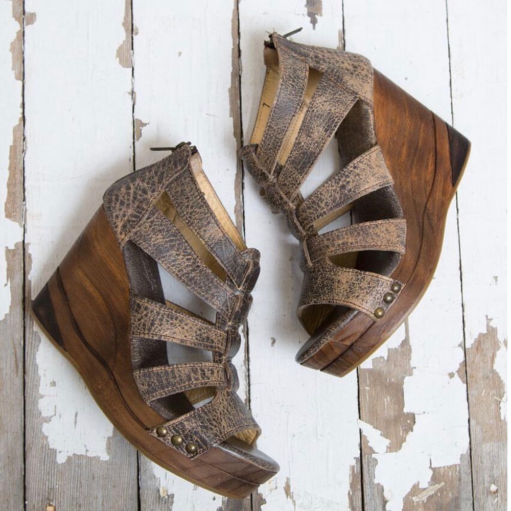 O Linda Bedstu-Teak Lux